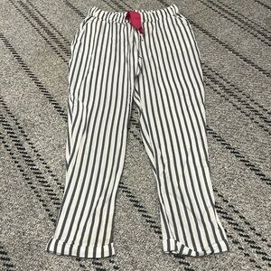 Pants by the French label Catamini. 💙🤍